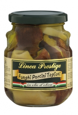 Funghi porcini tagliati in olio di oliva